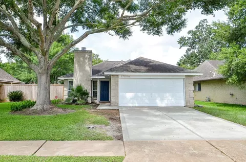 17006 Enchanted Cir E, Sugar Land, TX 77498