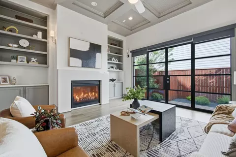 1906 W 25th St, Houston, TX 77008