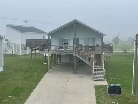 994 Nassau Dr, Crystal Beach, TX 77650