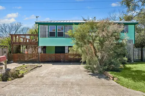 1009 3rd St, Seabrook, TX 77586