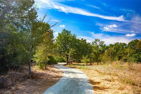 12556 Red Hill Rd, Hearne, TX 77859