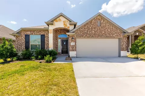 6718 Coral Bells Ln, Dickinson, TX 77539