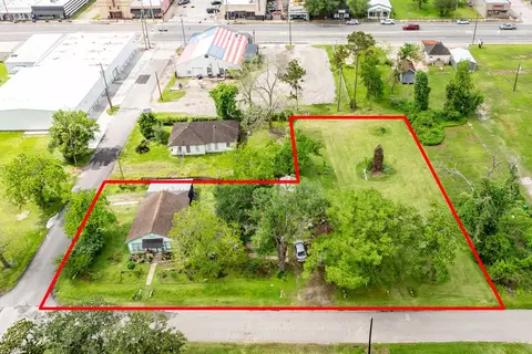 233 Hamilton St, West Columbia, TX 77486