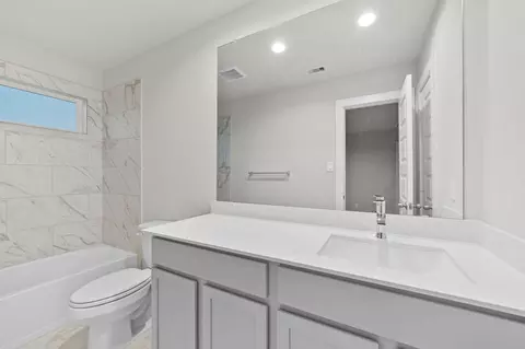 Bath - 3015 Boulder Ridge Dr, Rosenberg, TX 77471 photo 2 of 3