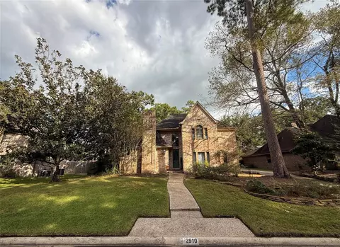 2910 Woodland Ridge Dr, Kingwood, TX 77345