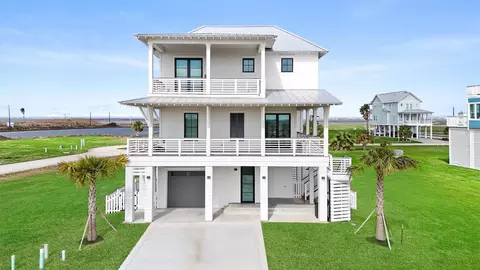 10818 Sweetwater Cove Blvd, Galveston, TX 77554