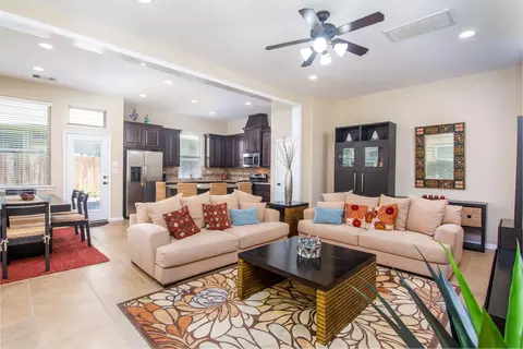 11 Cheswood Mnr, The Woodlands, TX 77382