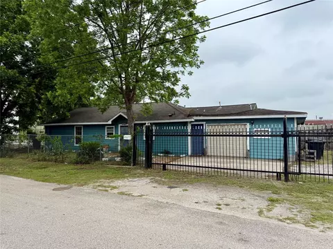 5829 Goforth St, Houston, TX 77021
