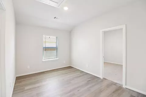 Bedroom - 16281 Parish Pointe Ct, Conroe, TX 77302 photo 2 of 10