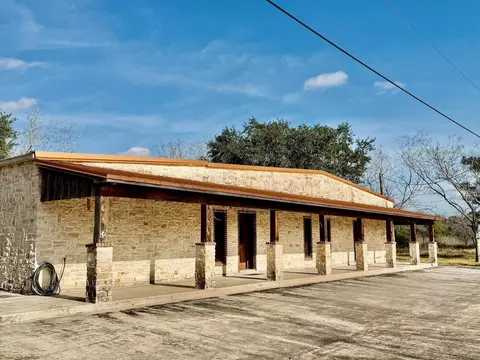851 County Road 149, Alvin, TX 77511