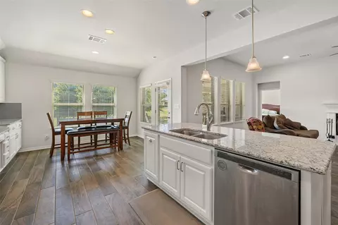 Kitchen - 301 Double Eagle Ranch Dr, Cedar Creek, TX 78612 photo 4 of 5