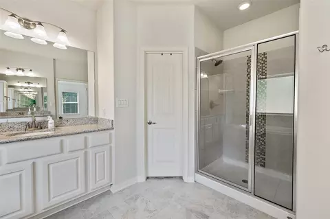 Bath - 301 Double Eagle Ranch Dr, Cedar Creek, TX 78612 photo 6 of 6