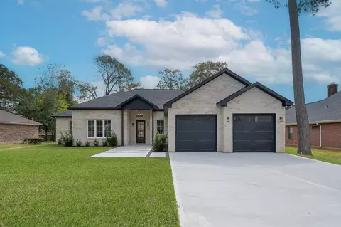 2421 Crosstimbers St, Huntsville, TX 77320