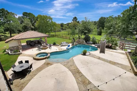 20 Lakefield Blvd, Magnolia, TX 77355