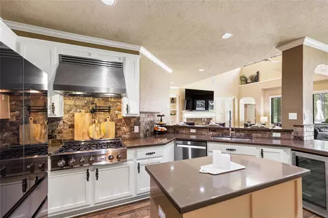 Kitchen - 13322 Stonecrest Ln, Conroe, TX 77302 photo 3 of 3