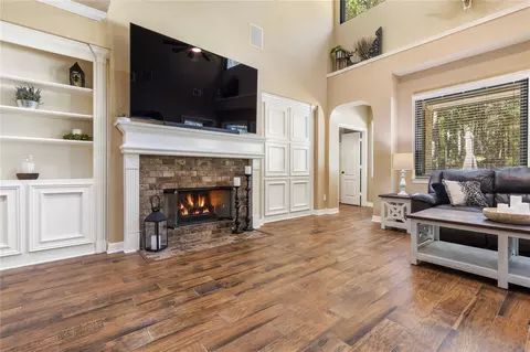Living - 13322 Stonecrest Ln, Conroe, TX 77302 photo 2 of 5