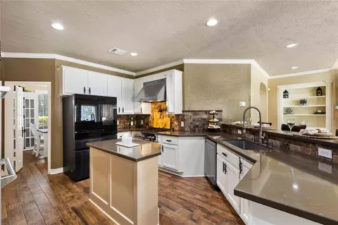 Kitchen - 13322 Stonecrest Ln, Conroe, TX 77302 photo 1 of 3
