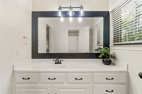 Bath - 13322 Stonecrest Ln, Conroe, TX 77302 photo 7 of 10