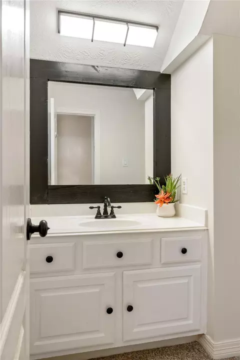 Bath - 13322 Stonecrest Ln, Conroe, TX 77302 photo 8 of 10