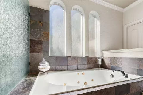 Bath - 13322 Stonecrest Ln, Conroe, TX 77302 photo 3 of 10