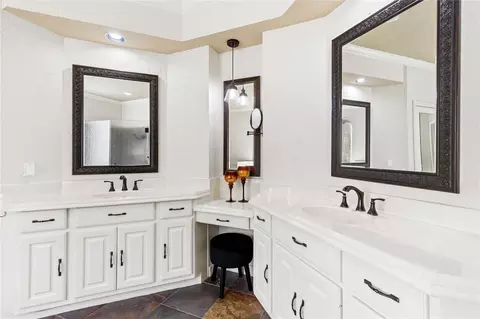 Bath - 13322 Stonecrest Ln, Conroe, TX 77302 photo 2 of 10