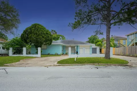 4923 Bernardo De Galvez, Galveston, TX 77551