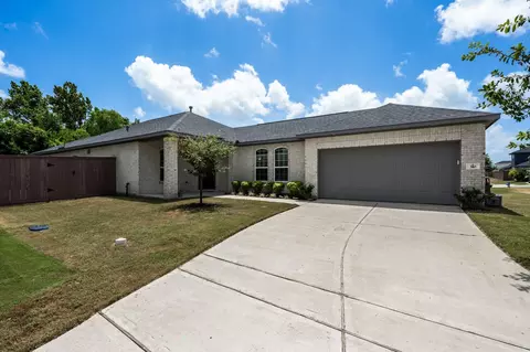 310 Barred Owl Ct, Clute, TX 77531
