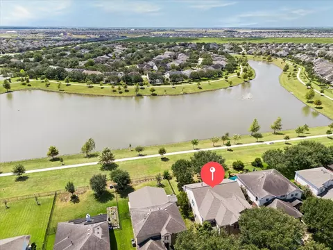518 Honeysuckle Vine Dr, Rosenberg, TX 77469
