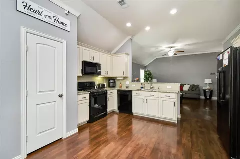 Kitchen - 652 Maple Point Dr E, Conroe, TX 77301 photo 2 of 3