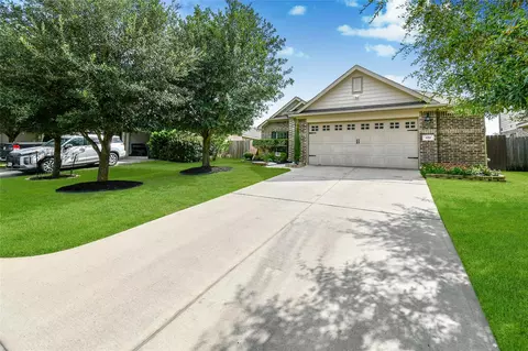 Exterior - 652 Maple Point Dr E, Conroe, TX 77301 photo 3 of 5