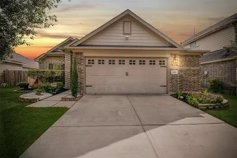 Exterior - 652 Maple Point Dr E, Conroe, TX 77301 photo 2 of 5
