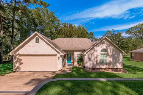 2023 E Lake Dr, Huntsville, TX 77340