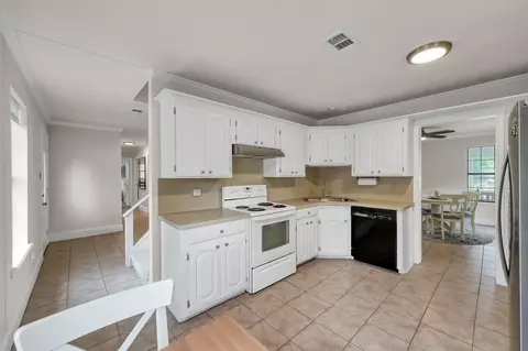 Kitchen - 117 Brookside Dr, Trinity, TX 75862 photo 3 of 4