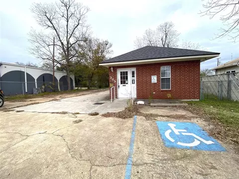 303 S Robb St, Trinity, TX 75862 photo 1