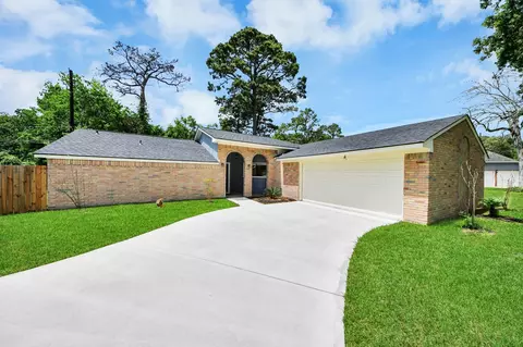 7427 Willow Oak Dr, Baytown, TX 77521