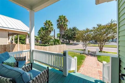 3802 Avenue Q Ave, Galveston, TX 77550
