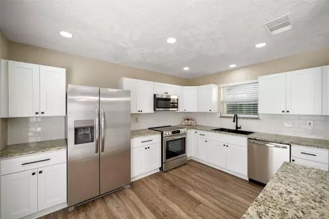 2804 Traveller Dr, League City, TX 77573