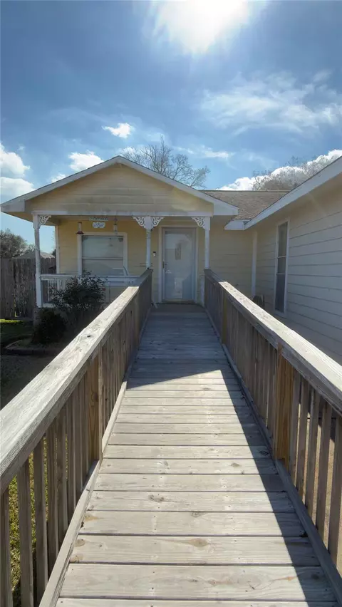 1716 Rosalee St, La Marque, TX 77568
