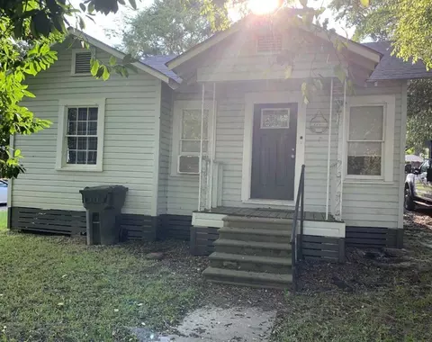 Exterior - 423 3rd St, Jasper, TX 75951 photo 2 of 5