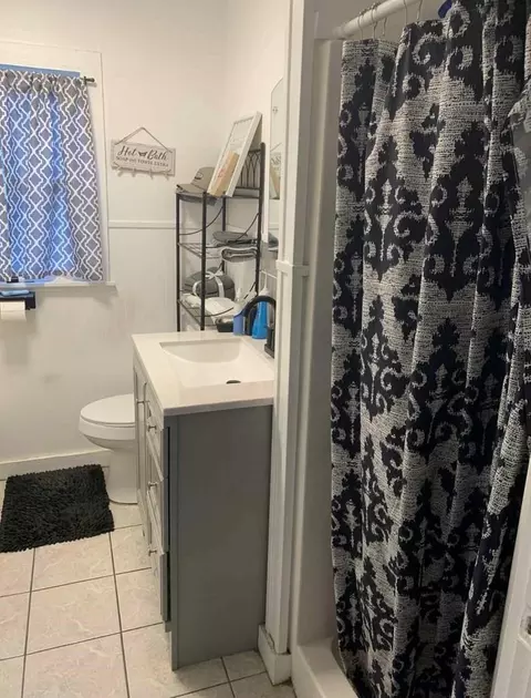 Bath - 423 3rd St, Jasper, TX 75951 photo 1 of 3