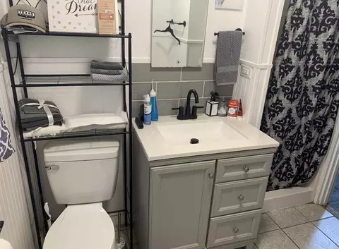 Bath - 423 3rd St, Jasper, TX 75951 photo 2 of 3
