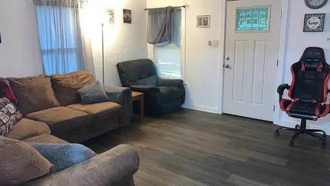 Living - 423 3rd St, Jasper, TX 75951 photo 1 of 3