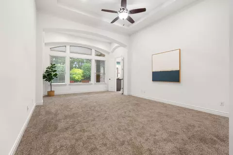 Living - 915 Holly Chapple Dr, Conroe, TX 77384 photo 6 of 8