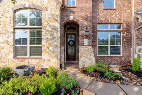Exterior - 915 Holly Chapple Dr, Conroe, TX 77384 photo 3 of 5