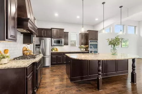 Kitchen - 915 Holly Chapple Dr, Conroe, TX 77384 photo 4 of 4