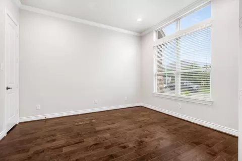 Living - 915 Holly Chapple Dr, Conroe, TX 77384 photo 1 of 8