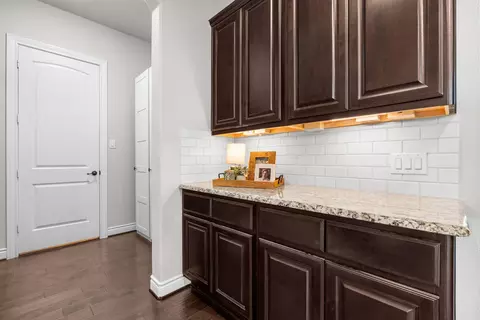 Entry Way - 915 Holly Chapple Dr, Conroe, TX 77384 photo 8 of 10