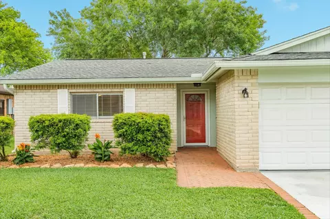 Exterior - 47 Wagon Lane Loop, Angleton, TX 77515 photo 4 of 5
