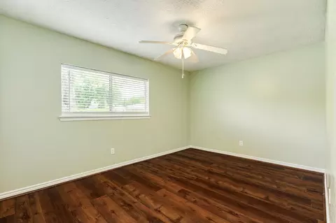 Bedroom - 47 Wagon Lane Loop, Angleton, TX 77515 photo 3 of 5