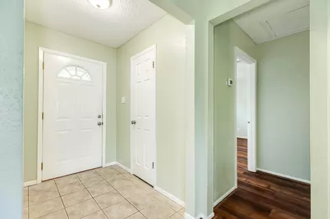 Entry Way - 47 Wagon Lane Loop, Angleton, TX 77515 photo 1 of 1